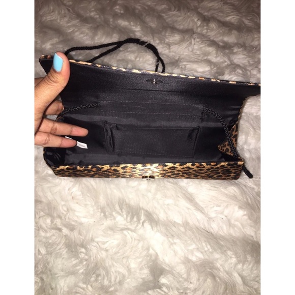 🐆Leopard Clutch 🐆 - Picture 2 of 2
